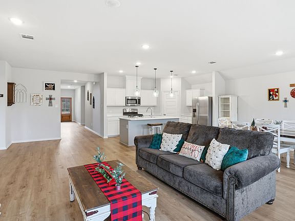 4th image of 556 Hickory Ridge Dr