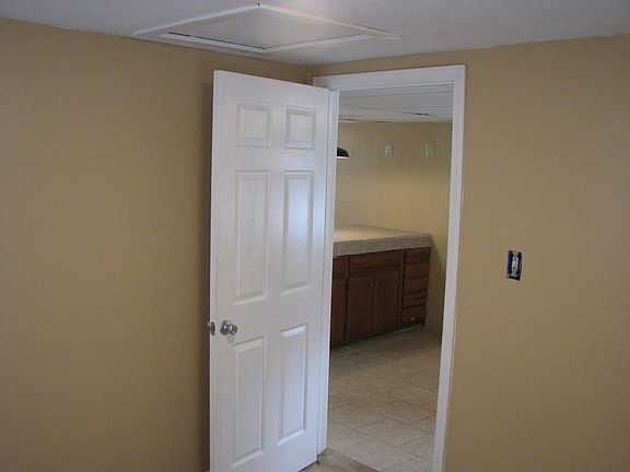 4th image of 1836 Brent St