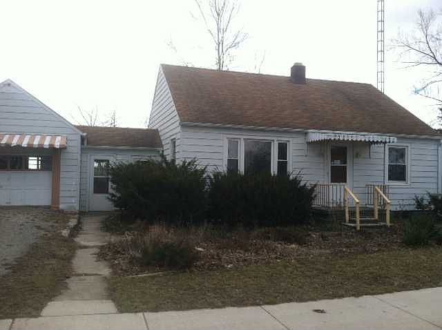 1st image of 912 E High St