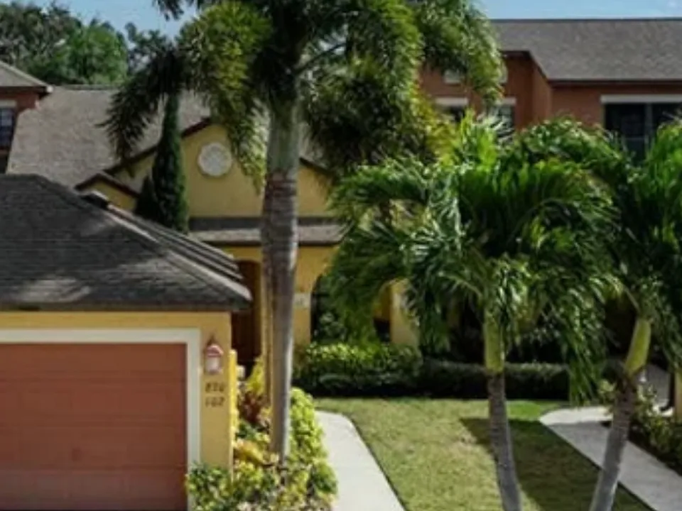995 Luminary Cir #103