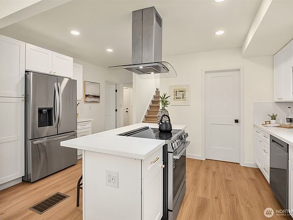 4th image of 5040 35th Avenue SW