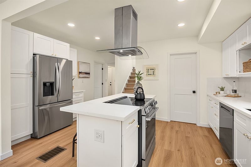 4th image of 5040 35th Avenue SW