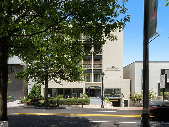 4th image of 1421 Peachtree St NE APT 315