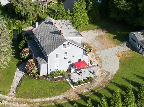 12 Mountain St, Great Barrington, MA 01230