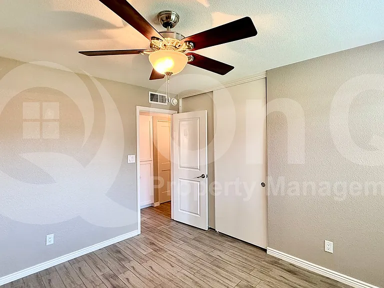 827 N 86th Way — Photo 20