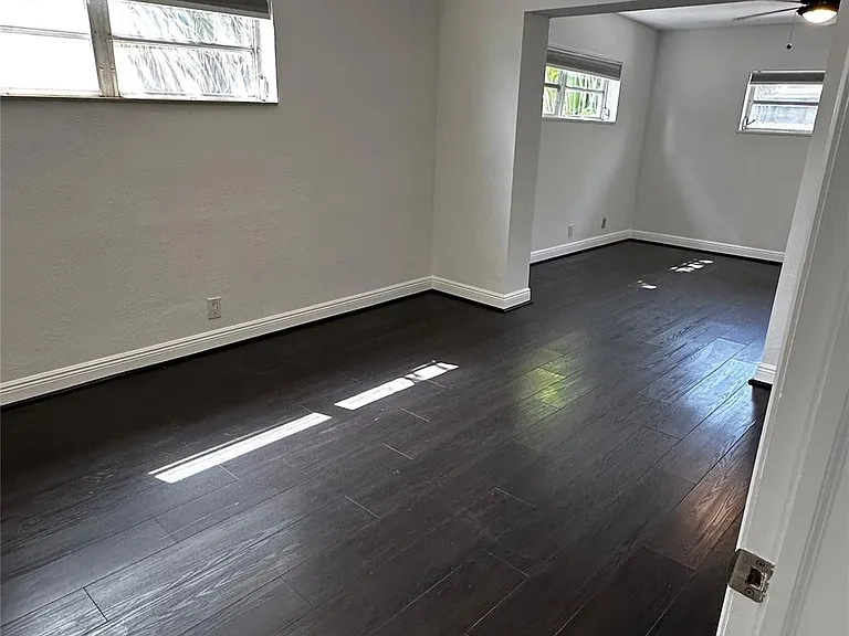230 NE 21st St — Photo 13