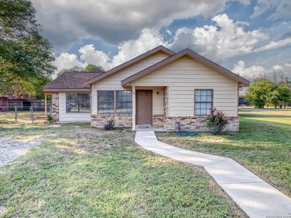 311 E Kennedy Ave., Sabinal, TX 78881