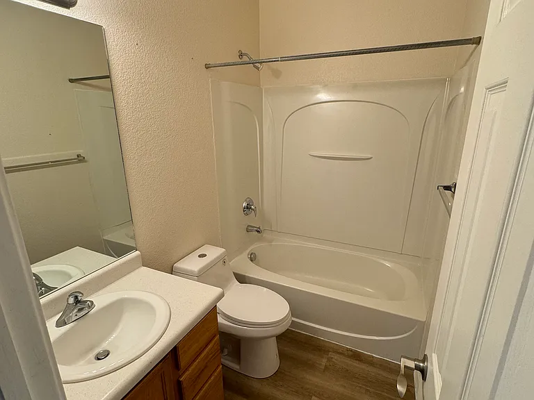 2262 Golden Gate Grv — Photo 8