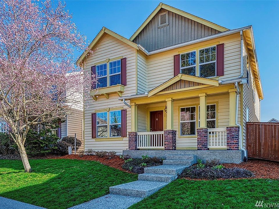 Beautiful and spacious home right around the corner from Rosa Parks Elementary