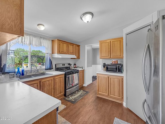 5th image of 215 Britton Ln