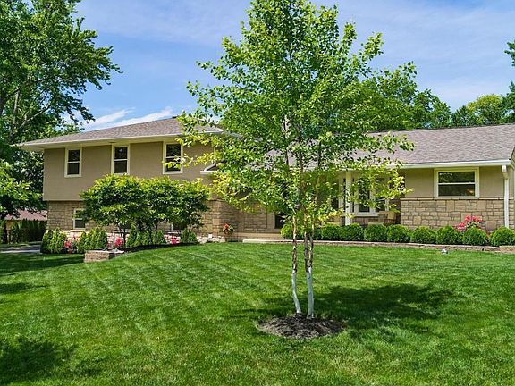 2nd image of 3852 Waldo Pl