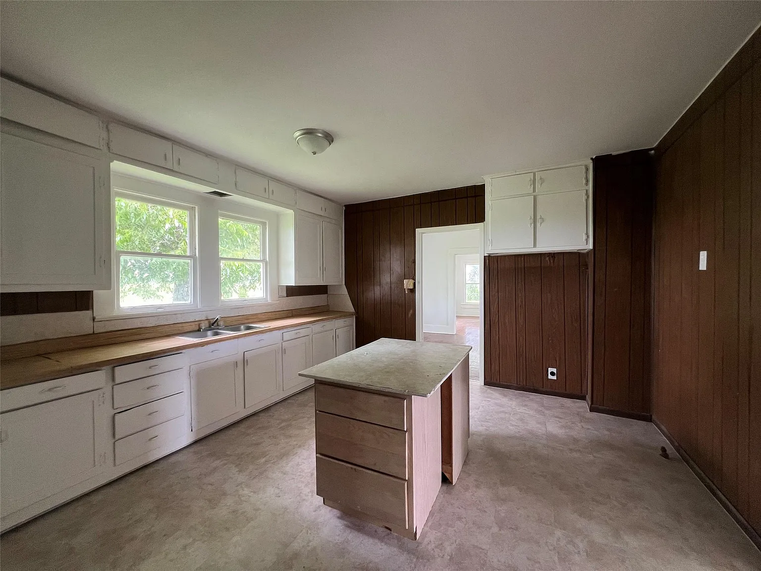 2 bed, 1.0 bath, 1416 sqft, $1,600 — Photo 3