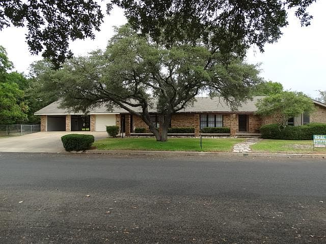 1st image of 324 Broadmoor Dr