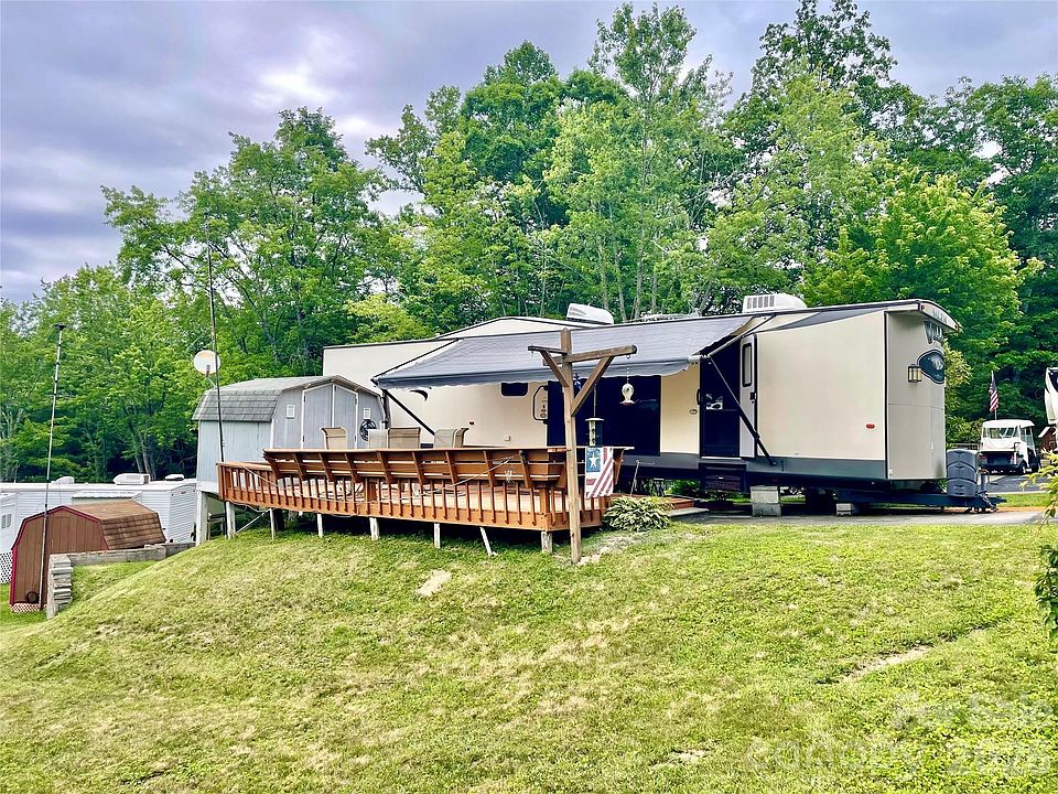 1st image of 226 Saddle Ridge Dr