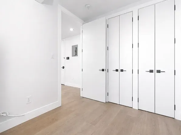 720 De Kalb Avenue image 1 of 9