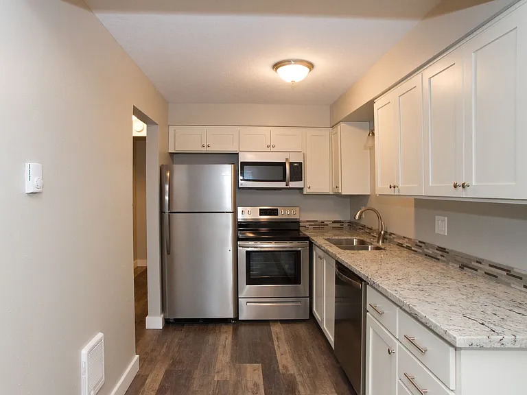 2600 NE Lombard St — Photo 17
