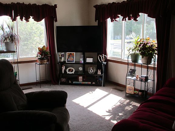 5th image of 403 Sherman Ave