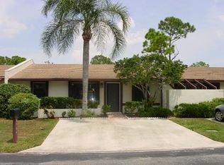 6104 Fairfield Cir, Greenacres, FL 33463