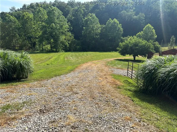 5485 Frogs Creek Rd, Charleston, WV 25312