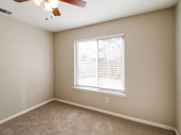 1115 Colbert Ln — Photo 12