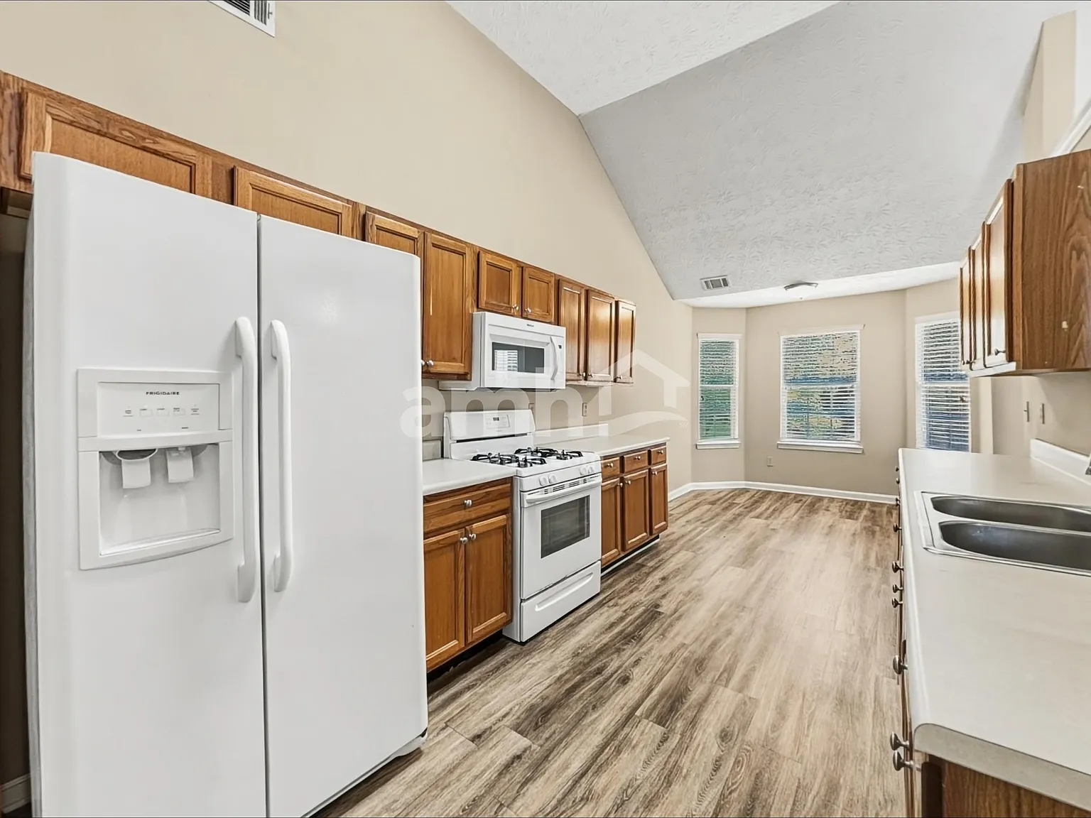 3 bed, 2.0 bath, 1738 sqft, $2,195 — Photo 4