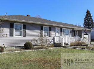 748 Metacom Ave, Bristol, RI 02809