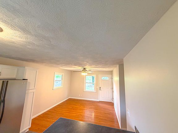 4th image of 218 Varnelle Ave