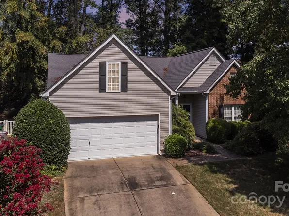 9518 Scotland Hall Ct, Charlotte, NC 28277