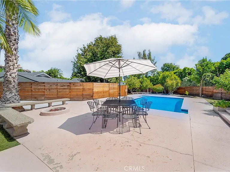 5206 Topeka Dr — Photo 3