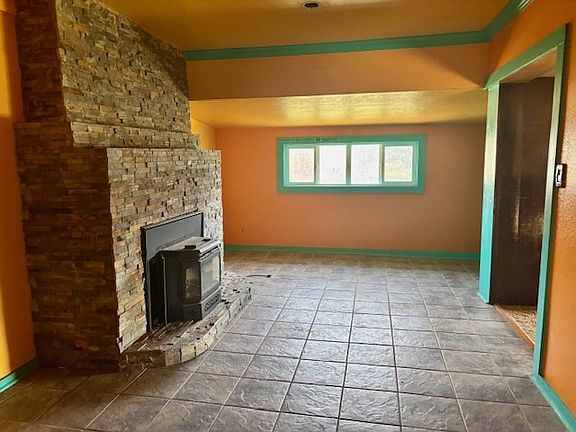 4th image of 3940 Lake Dr