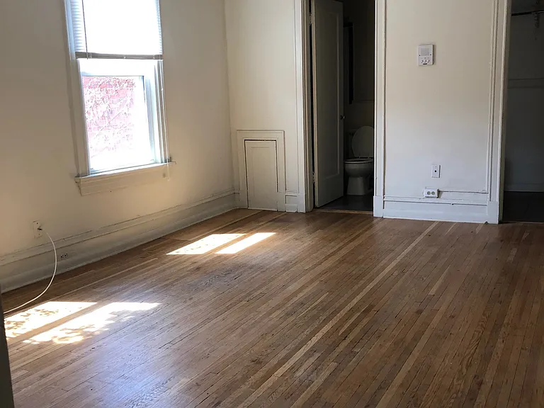 West Franklin Apts — Photo 21