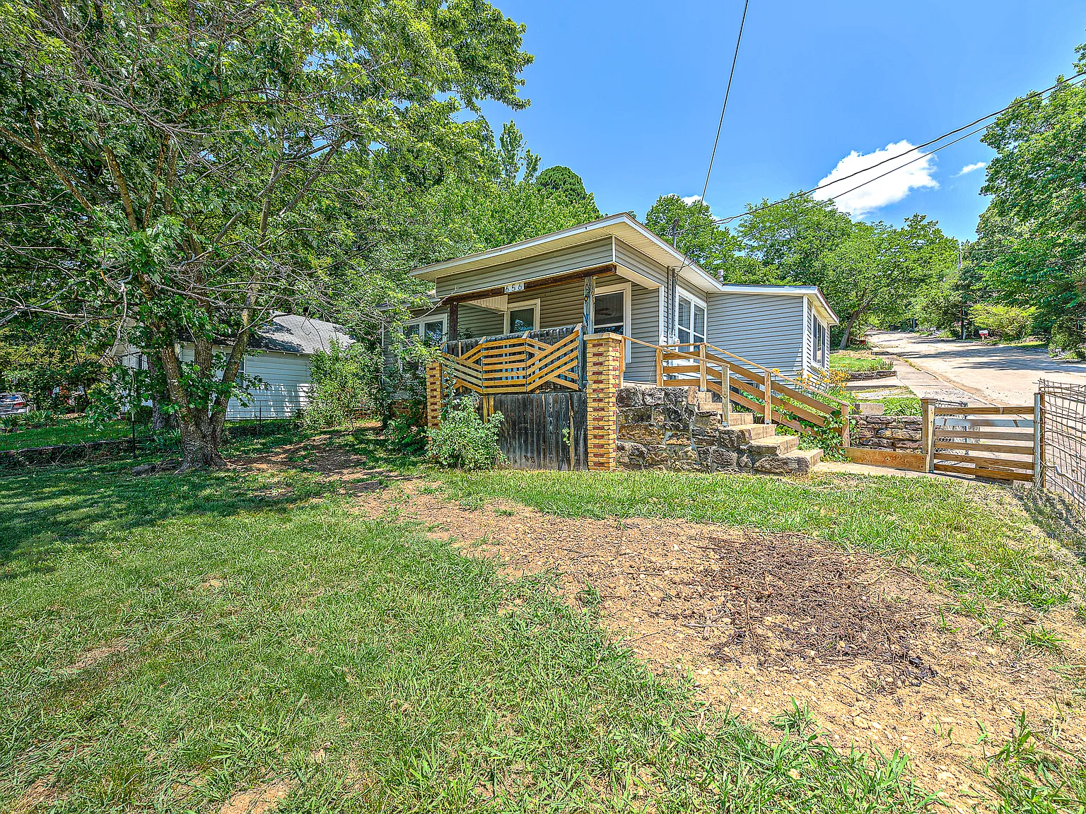 656 E Huntsville Rd — Photo 2