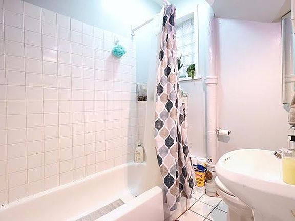 4th image of 1618 N Rockwell St #1F