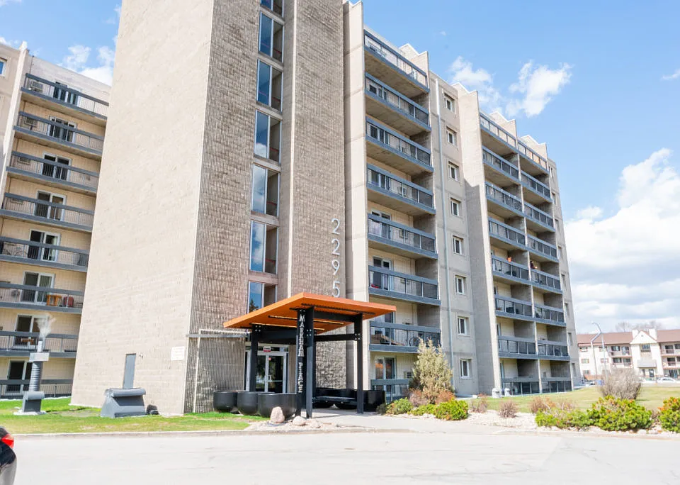 2295 Pembina Hwy