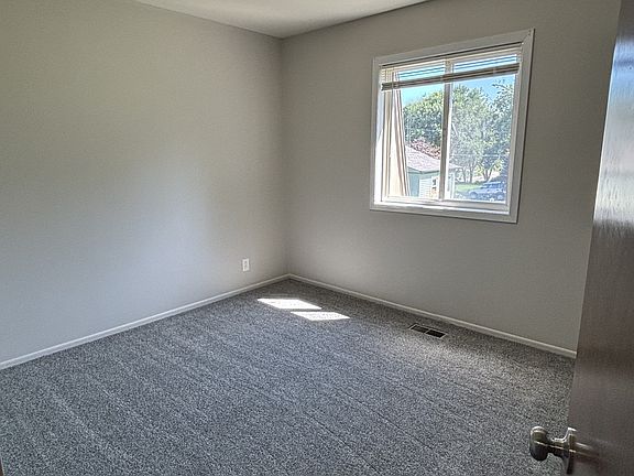 4th image of 823 N 2nd St #15259824
