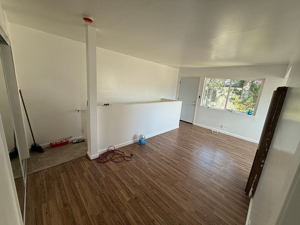 2nd image of 553 Elm St