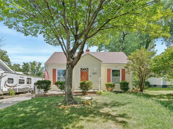 4125 Oxford St, Des Moines, IA 50313