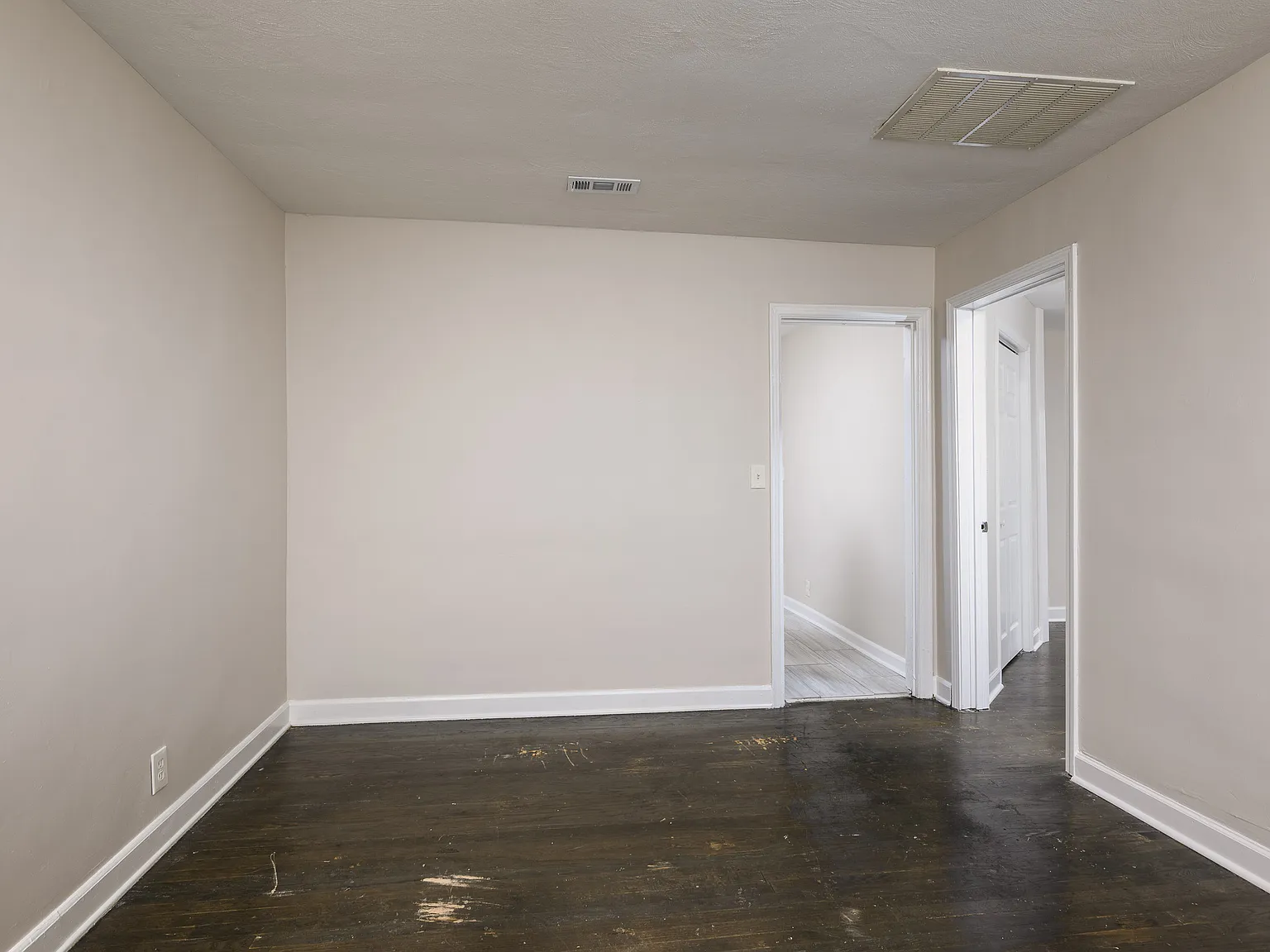 3 bed, 1200 sqft, $1,200 — Photo 4