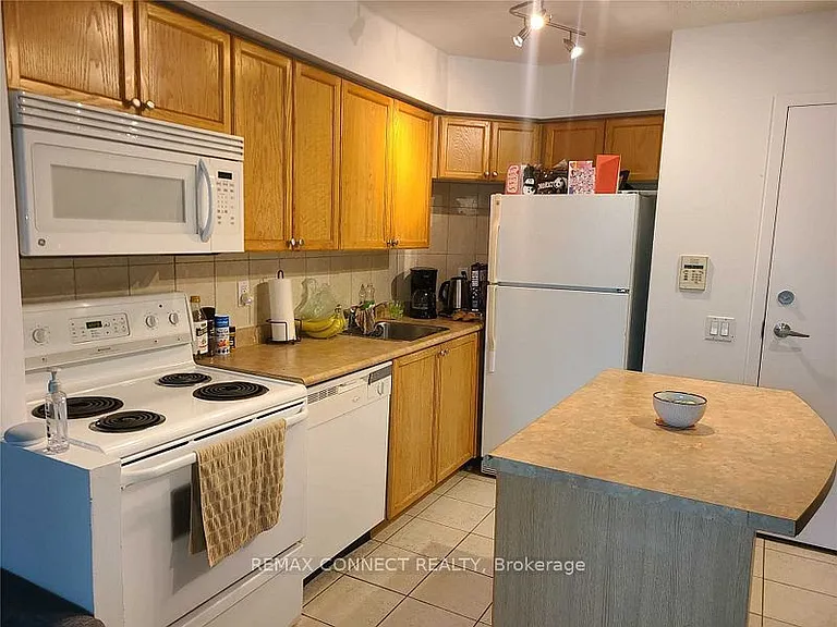 30 Harrison Garden Blvd #511 — Photo 3