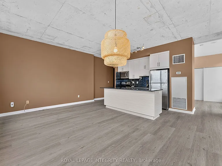 180 York St #909 — Photo 13