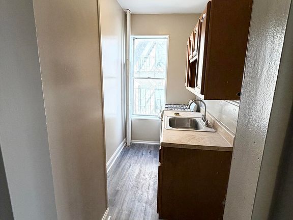 3rd image of 37 Avon Pl #1B
