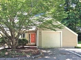 110 Courtyard Ln, Mansfield, CT 06268