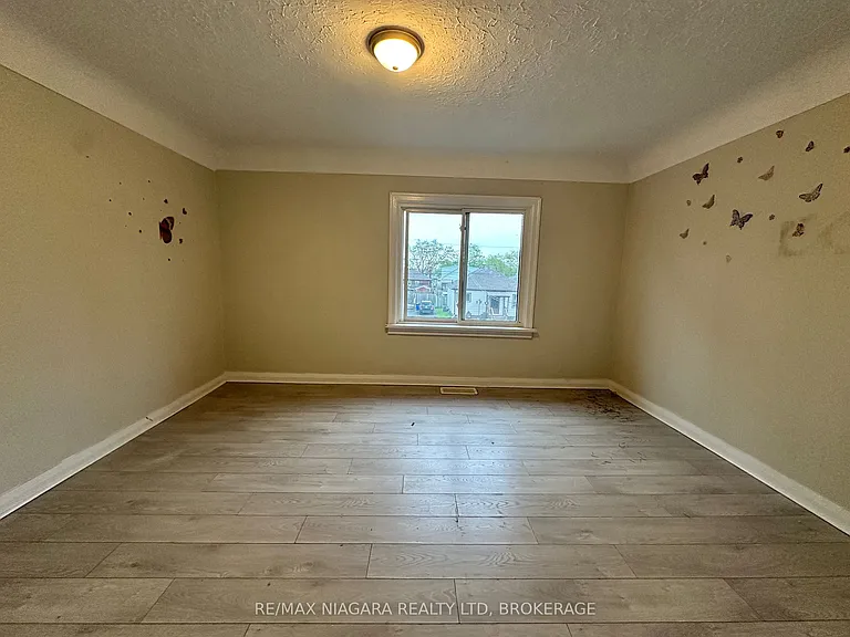 51 Lyons Ave #4 — Photo 6