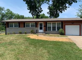 65 Calbreath Ct, Florissant, MO 63031