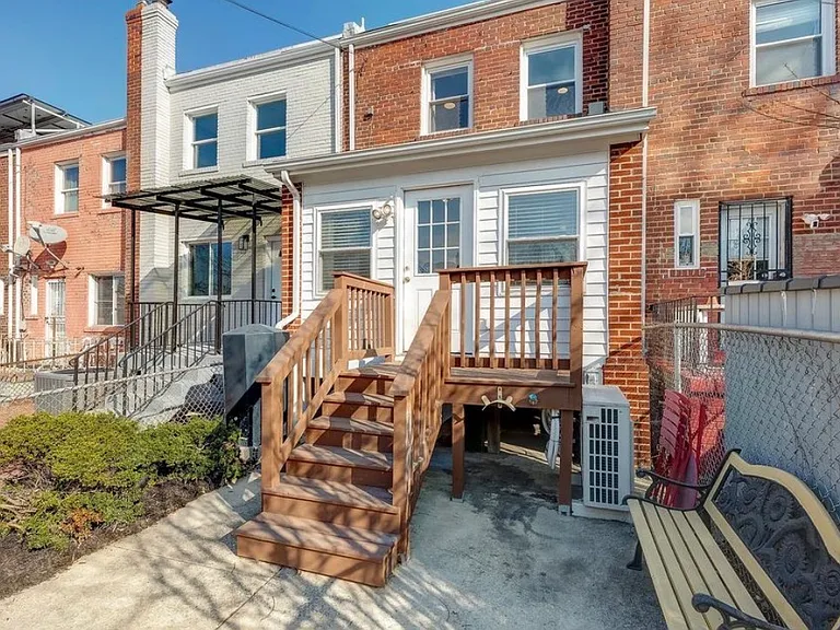 1517 Montana Ave NE — Photo 14
