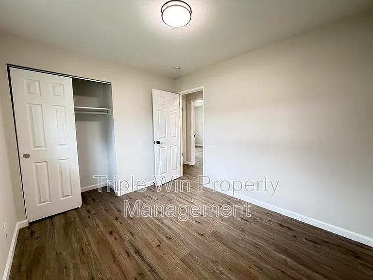 1315 Bobolink Dr — Photo 12