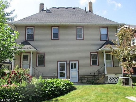 3rd image of 13960 Clifton Blvd