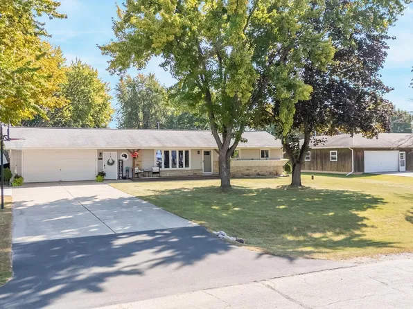 678 Kirkwood Dr, Oshkosh, WI 54904