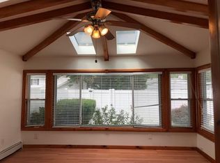 30 Wagstaff Ln, West Islip, NY 11795