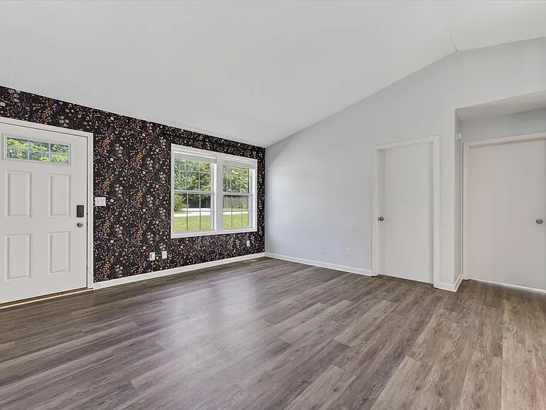 727 Acorn Dr — Photo 7